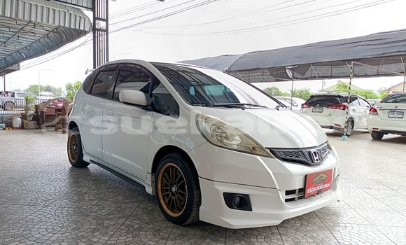 Buy Used Honda Jazz White Car in Yasothon in Yasothon Buy Used Honda Jazz White Car in Yasothon in Yasothon