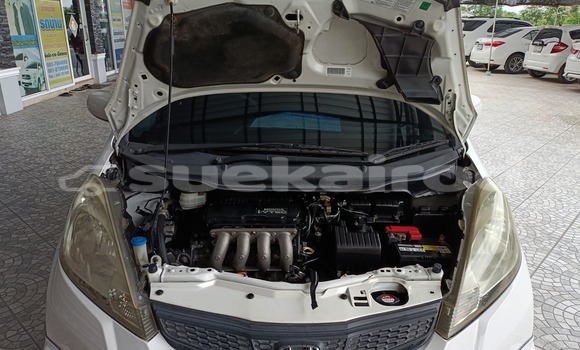 Buy Used Honda Jazz White Car in Yasothon in Yasothon Buy Used Honda Jazz White Car in Yasothon in Yasothon