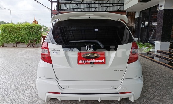 Buy Used Honda Jazz White Car in Yasothon in Yasothon Buy Used Honda Jazz White Car in Yasothon in Yasothon