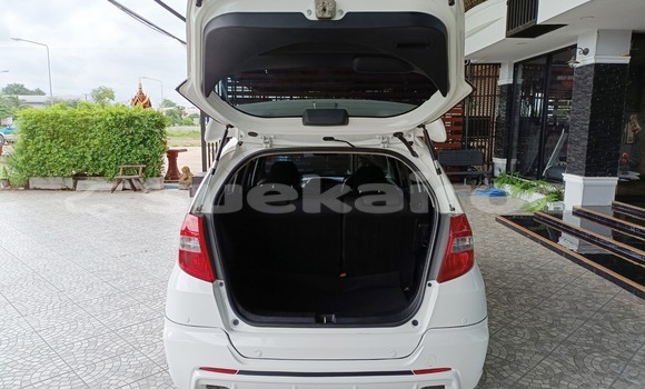 Buy Used Honda Jazz White Car in Yasothon in Yasothon Buy Used Honda Jazz White Car in Yasothon in Yasothon