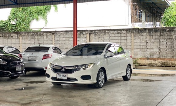 ซื้อ รถมือสอง Honda City ขาว รถยนต์ ใน %{เมือง} ใน กรุงเทพมหานคร