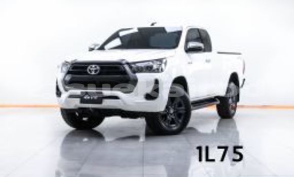 Buy Used Toyota Hiluxe Revo White Car in Bangkok in Bangkok Buy Used Toyota Hiluxe Revo White Car in Bangkok in Bangkok