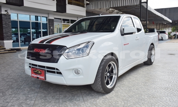 Buy Used Isuzu D-Max White Car in Bangkok in Bangkok