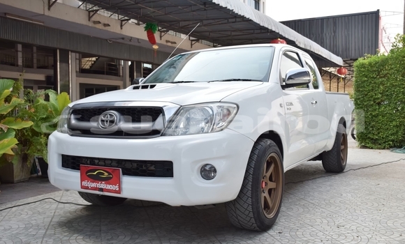 Buy Used Toyota Hiluxe VIGO White Car in Bangkok in Bangkok