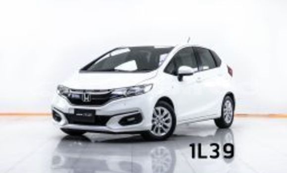 Buy Used Honda Jazz White Car in Bangkok in Bangkok Buy Used Honda Jazz White Car in Bangkok in Bangkok