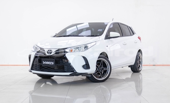 ซื้อ รถมือสอง Toyota Yaris ขาว รถยนต์ ใน %{เมือง} ใน กรุงเทพมหานคร