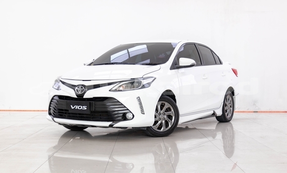 ซื้อ รถมือสอง Toyota Vios ขาว รถยนต์ ใน %{เมือง} ใน กรุงเทพมหานคร