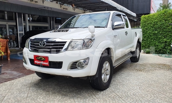 Buy Used Toyota Hiluxe VIGO White Car in Bangkok in Bangkok