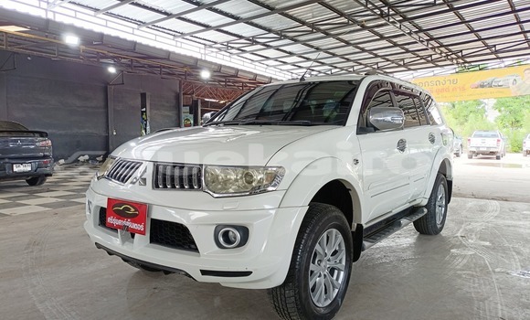 Buy Used Mitsubishi Pajero Sport White Car in Bangkok in Bangkok
