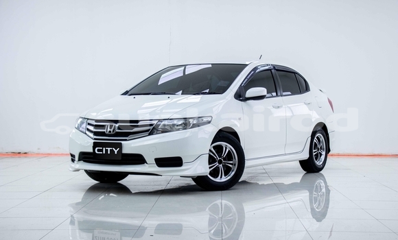 ซื้อ รถมือสอง Honda City ขาว รถยนต์ ใน %{เมือง} ใน กรุงเทพมหานคร
