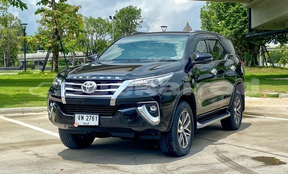 ซื้อ รถมือสอง Toyota Fortuner สีดำ รถยนต์ ใน %{เมือง} ใน กรุงเทพมหานคร