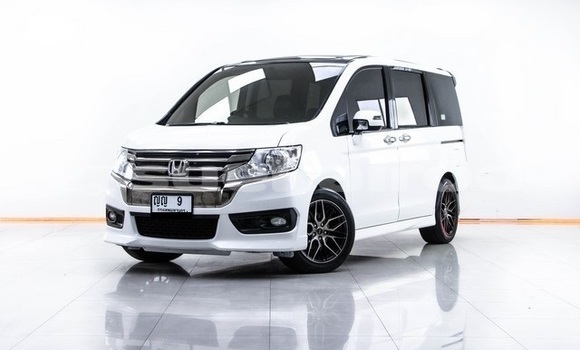 Buy Used Honda Stepwgn White Car in Bangkok in Bangkok