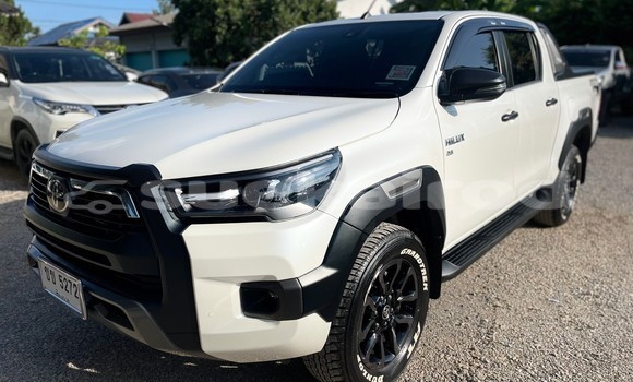 Buy Used Toyota Hiluxe Revo White Car in Bangkok in Bangkok