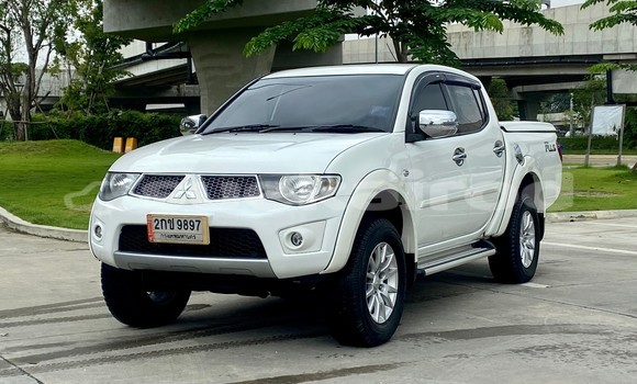 Buy Used Mitsubishi Triton White Car in Bangkok in Bangkok