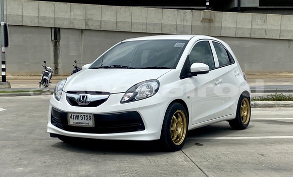 ซื้อ รถมือสอง Honda Brio ขาว รถยนต์ ใน %{เมือง} ใน กรุงเทพมหานคร