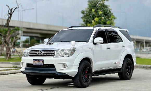 ซื้อ รถมือสอง Toyota Fortuner ขาว รถยนต์ ใน %{เมือง} ใน กรุงเทพมหานคร