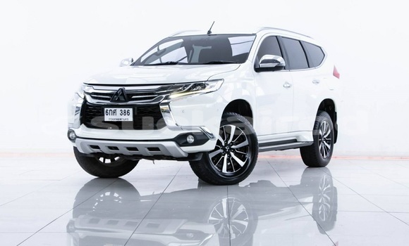 ซื้อ รถมือสอง Mitsubishi Pajero Sport ขาว รถยนต์ ใน %{เมือง} ใน กรุงเทพมหานคร