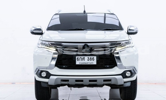 Buy Used Mitsubishi Pajero Sport White Car in Bangkok in Bangkok Buy Used Mitsubishi Pajero Sport White Car in Bangkok in Bangkok