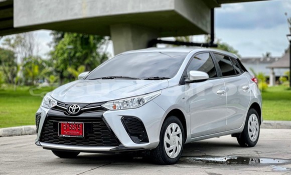 ซื้อ รถมือสอง Toyota Yaris เงิน รถยนต์ ใน %{เมือง} ใน กรุงเทพมหานคร
