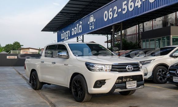 Buy Used Toyota Hiluxe Revo White Car in Bangkok in Bangkok