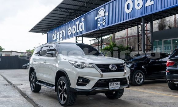 Buy Used Toyota Fortuner White Car in Bangkok in Bangkok