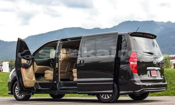 Buy Used Hyundai H1 Brown Car in Chiang Mai in Chiang Mai Buy Used Hyundai H1 Brown Car in Chiang Mai in Chiang Mai