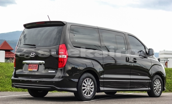 Buy Used Hyundai H1 Brown Car in Chiang Mai in Chiang Mai Buy Used Hyundai H1 Brown Car in Chiang Mai in Chiang Mai