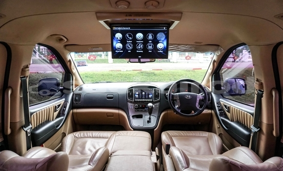 Buy Used Hyundai H1 Brown Car in Chiang Mai in Chiang Mai Buy Used Hyundai H1 Brown Car in Chiang Mai in Chiang Mai