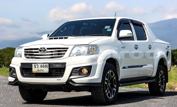 Buy Used Toyota Hiluxe VIGO White Car in Chiang Mai in Chiang Mai Buy Used Toyota Hiluxe VIGO White Car in Chiang Mai in Chiang Mai