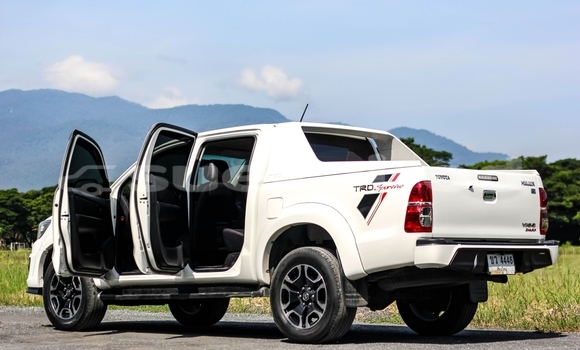 Buy Used Toyota Hiluxe VIGO White Car in Chiang Mai in Chiang Mai Buy Used Toyota Hiluxe VIGO White Car in Chiang Mai in Chiang Mai