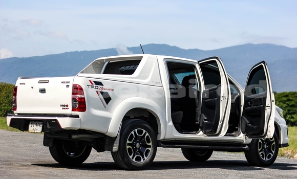 Buy Used Toyota Hiluxe VIGO White Car in Chiang Mai in Chiang Mai Buy Used Toyota Hiluxe VIGO White Car in Chiang Mai in Chiang Mai