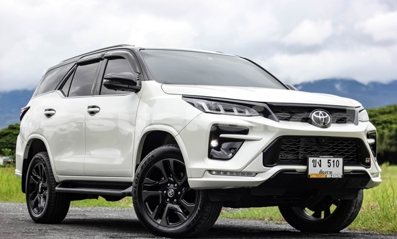 Buy Used Toyota Fortuner White Car in Chiang Mai in Chiang Mai Buy Used Toyota Fortuner White Car in Chiang Mai in Chiang Mai