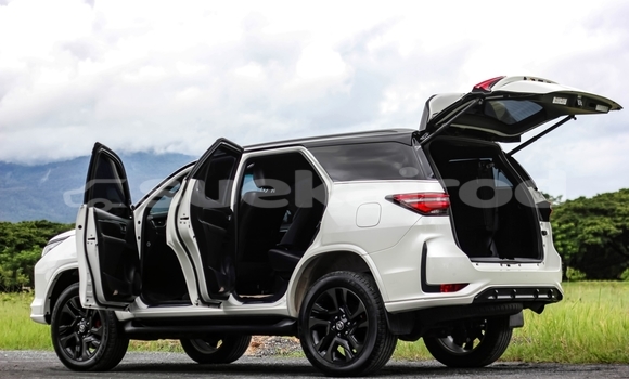 Buy Used Toyota Fortuner White Car in Chiang Mai in Chiang Mai Buy Used Toyota Fortuner White Car in Chiang Mai in Chiang Mai