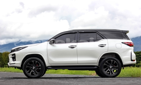 Buy Used Toyota Fortuner White Car in Chiang Mai in Chiang Mai Buy Used Toyota Fortuner White Car in Chiang Mai in Chiang Mai