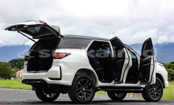 Buy Used Toyota Fortuner White Car in Chiang Mai in Chiang Mai Buy Used Toyota Fortuner White Car in Chiang Mai in Chiang Mai