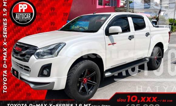 Buy Used Isuzu D-Max White Car in Songkhla in Songkhla