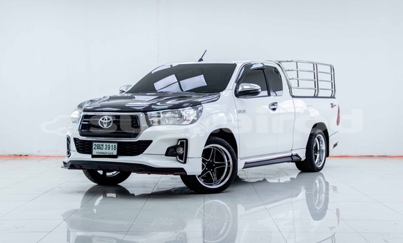 Buy Used Toyota Hiluxe Revo White Car in Bangkok in Bangkok