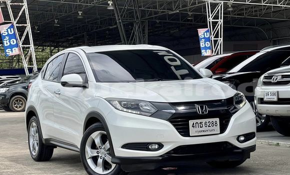 ซื้อ รถมือสอง Honda HR-V ขาว รถยนต์ ใน %{เมือง} ใน กรุงเทพมหานคร