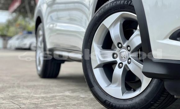 Buy Used Honda HR-V White Car in Bangkok in Bangkok Buy Used Honda HR-V White Car in Bangkok in Bangkok
