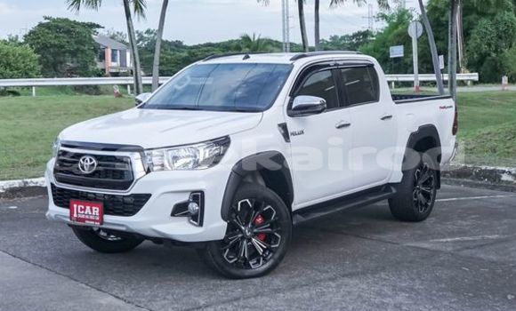 ซื้อ รถมือสอง Toyota Hiluxe Revo ขาว รถยนต์ ใน %{เมือง} ใน เชียงใหม่