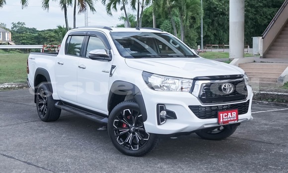 Buy Used Toyota Hiluxe Revo White Car in Chiang Mai in Chiang Mai Buy Used Toyota Hiluxe Revo White Car in Chiang Mai in Chiang Mai