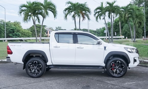 Buy Used Toyota Hiluxe Revo White Car in Chiang Mai in Chiang Mai Buy Used Toyota Hiluxe Revo White Car in Chiang Mai in Chiang Mai