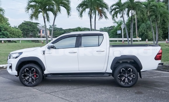 Buy Used Toyota Hiluxe Revo White Car in Chiang Mai in Chiang Mai Buy Used Toyota Hiluxe Revo White Car in Chiang Mai in Chiang Mai