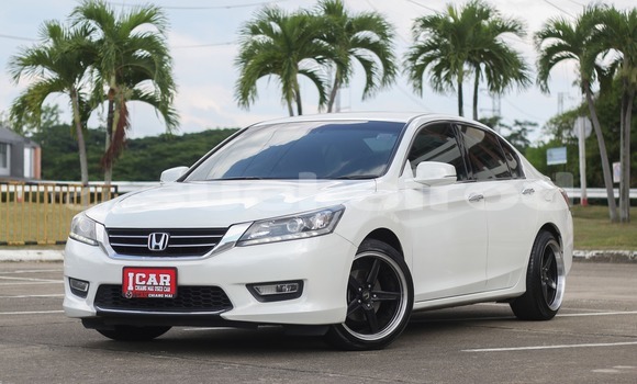 ซื้อ รถมือสอง Honda Accord ขาว รถยนต์ ใน %{เมือง} ใน เชียงใหม่