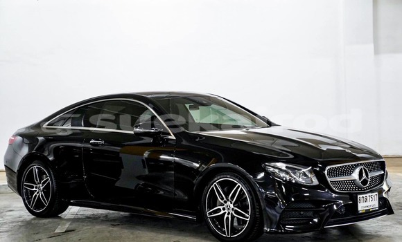 ซื้อ รถมือสอง Mercedes-Benz E200 สีดำ รถยนต์ ใน %{เมือง} ใน นนทบุรี ซื้อ รถมือสอง Mercedes-Benz E200 สีดำ รถยนต์ ใน %{เมือง} ใน นนทบุรี