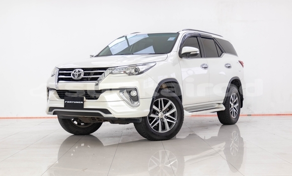 Buy Used Toyota Fortuner White Car in Bangkok in Bangkok