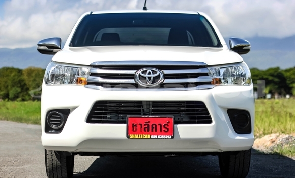 Buy Used Toyota Hiluxe Revo White Car in Chiang Mai in Chiang Mai Buy Used Toyota Hiluxe Revo White Car in Chiang Mai in Chiang Mai