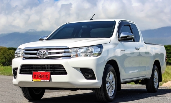 Buy Used Toyota Hiluxe Revo White Car in Chiang Mai in Chiang Mai Buy Used Toyota Hiluxe Revo White Car in Chiang Mai in Chiang Mai