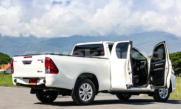 Buy Used Toyota Hiluxe Revo White Car in Chiang Mai in Chiang Mai Buy Used Toyota Hiluxe Revo White Car in Chiang Mai in Chiang Mai