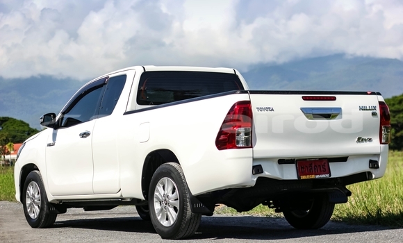 Buy Used Toyota Hiluxe Revo White Car in Chiang Mai in Chiang Mai Buy Used Toyota Hiluxe Revo White Car in Chiang Mai in Chiang Mai
